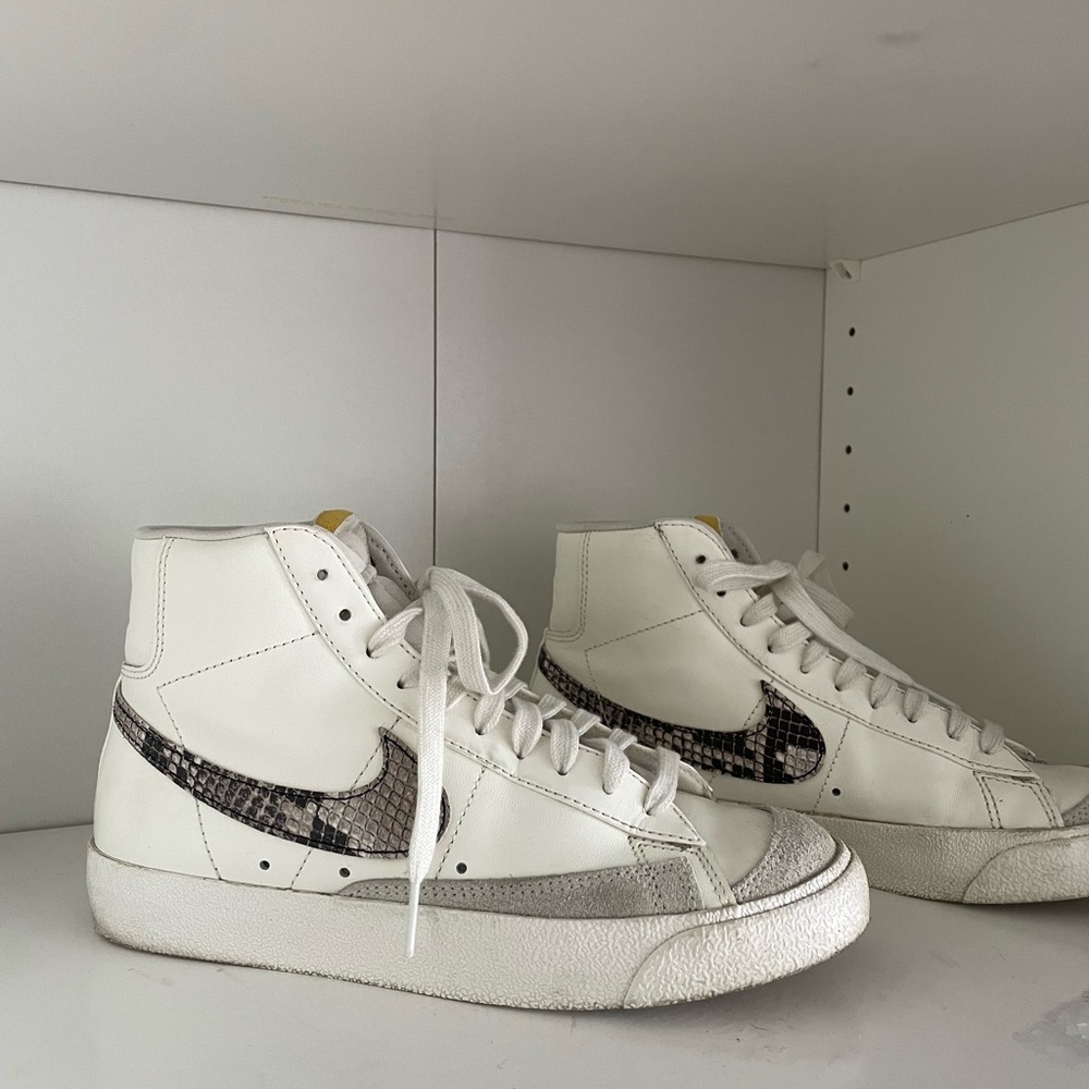 Women’s Nike blazers Mid ‘77 Snakeskin
